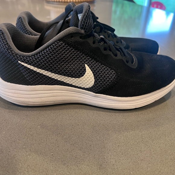 Mens Nike running shoes - Picture 3 of 5